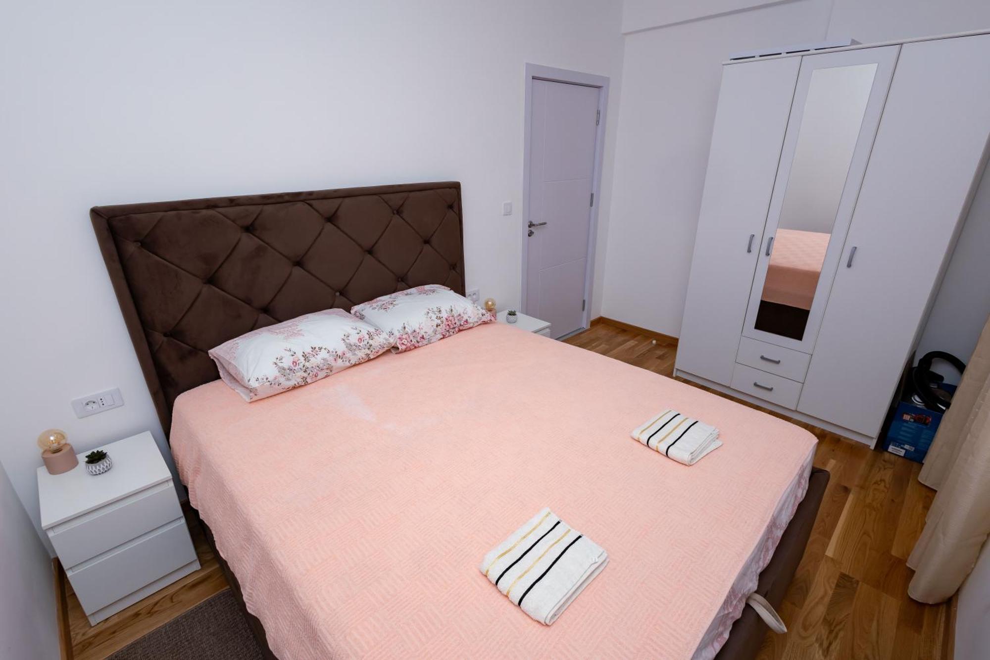 Elegant Escape Podgorica Apartment ภายนอก รูปภาพ
